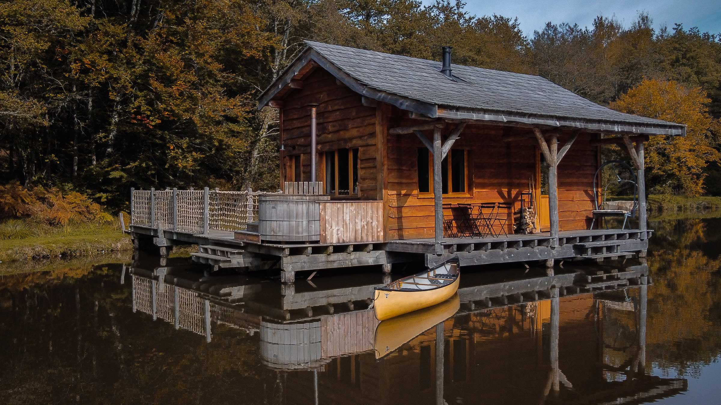 Cabane sur l'eau hébergement insolite